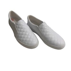 GUESS Women’s White Quilted Design Slip On Shoes Sz 7 1/2